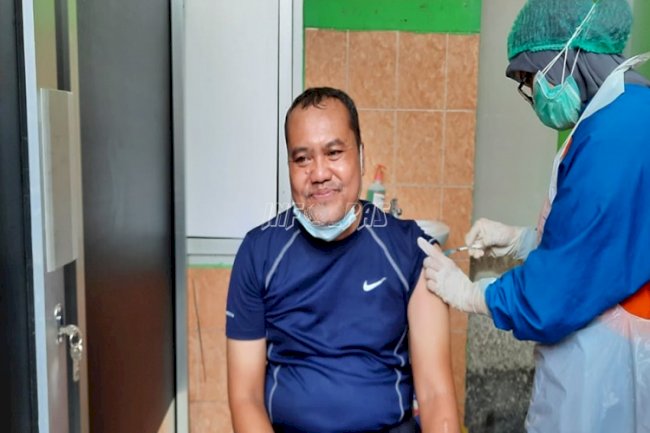 35 Petugas Bapas Kediri Terima Vaksin COVID-19 Dosis Kedua
