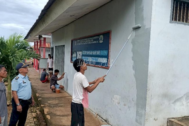 WBP Lapas Saumlaki Gotong Royong Cat Blok Hunian