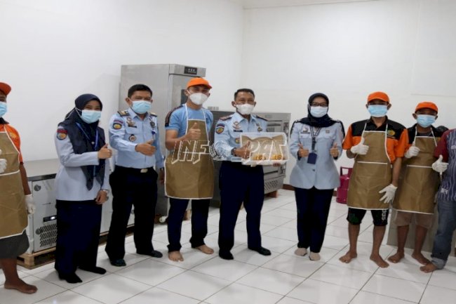 Kalapas Tinjau Pembinaan Kemandirian di Workshop Lapas Padang