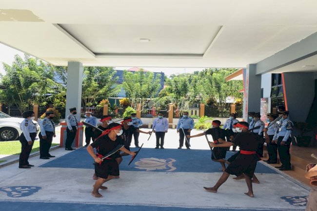 Kunjungi LPKA Ambon, Sesditjenpas Disambut Tarian Cakalele 