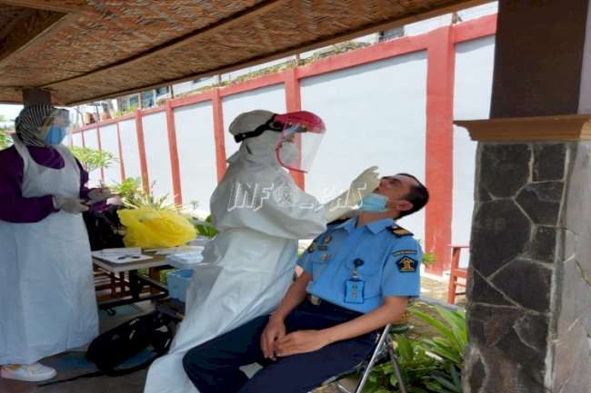 Usai Vaksinasi, Petugas Rutan Purbalingga Jalani Swab Test PCR