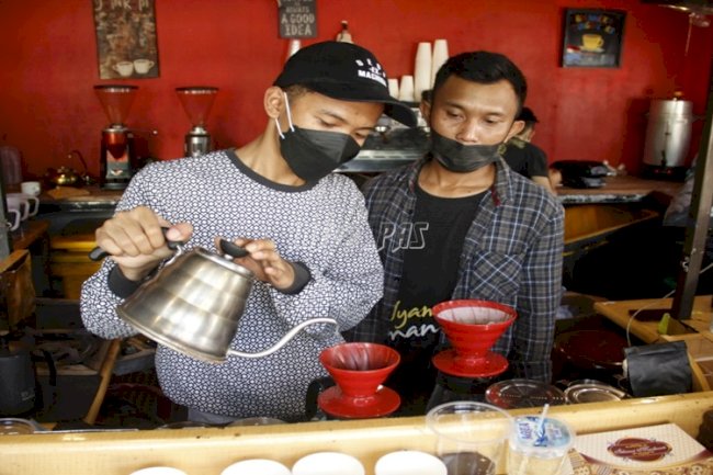 Klien Bapas Jakarta Pusat Lulus Pelatihan Barista