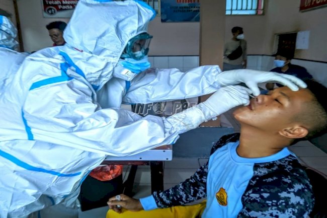 Puluhan Petugas & WBP Rutan Palangka Raya Jalani Tes Swab PCR