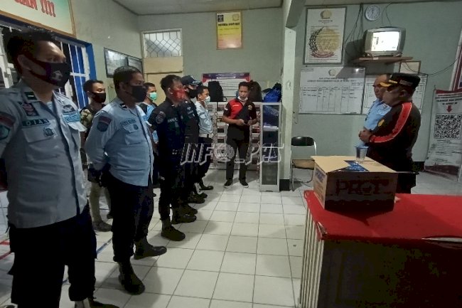 Satops Patnal Lapas Muara Teweh Geledah Blok Hunian WBP