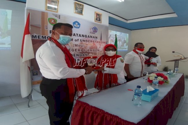 Kalapas Ambon Teken MoU dengan Kepala SMKN 6 Ambon