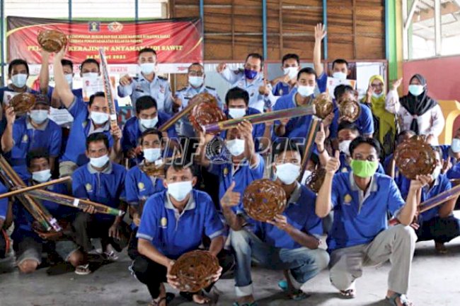 WBP Lapas Padang Kreasikan Anyaman Lidi Berdaya Jual