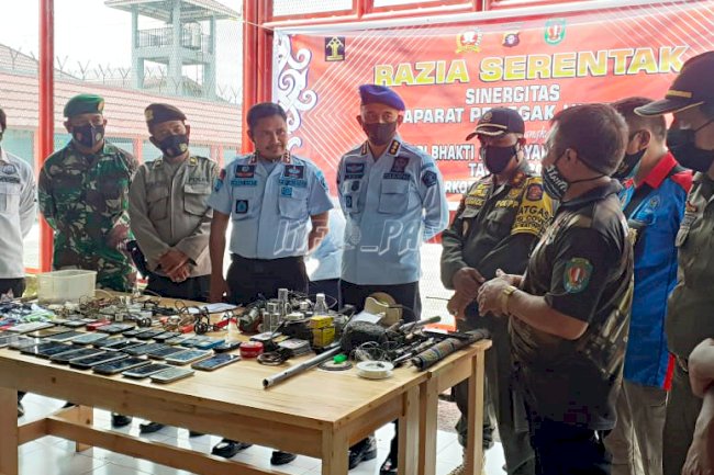 Tim Gabungan Geledah Hunian Lapas Narkotika Kasongan