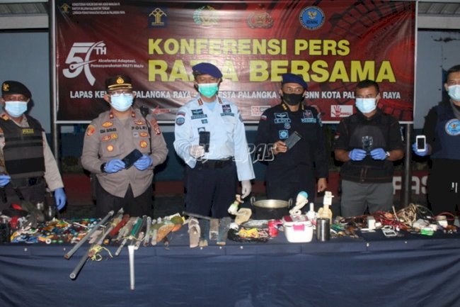 Jajaran Pemasyarakatan Sikat Barang Terlarang dari Blok WBP