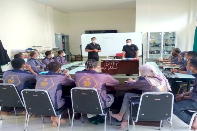 Tim Barista Siap Ramu Kopi di Coffee Shop Lapas Padang
