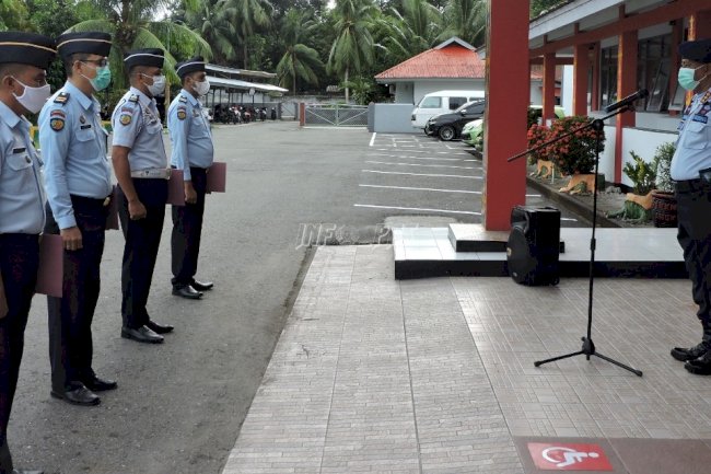 4 Petugas Lapas Ambon Disematkan Pangkat Baru