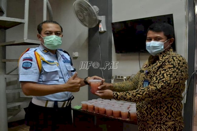 Indahnya Toleransi, WBP Nonmuslim di LPN Jakarta Berbagi Takjil