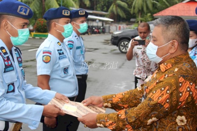 Gagalkan Penyelundupan Narkoba, 4 Petugas Lapas Ambon Terima Penghargaan 