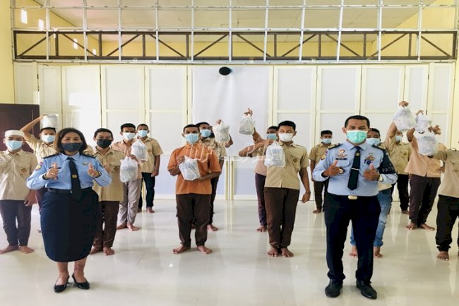 Jelang Idulfitri, Anak LPKA Ambon Dapat Bingkisan