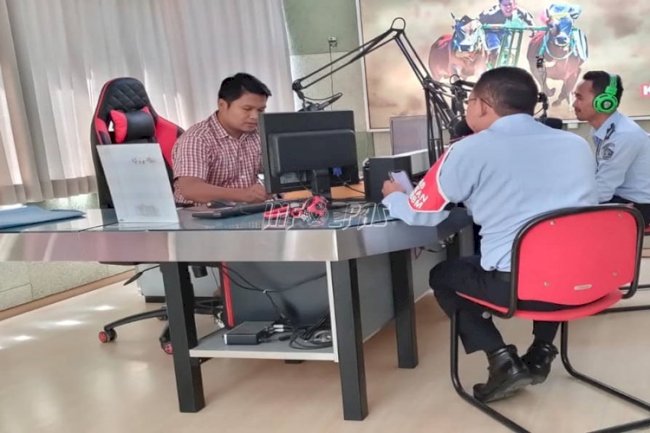 Kalapas Narkotika Pamekasan On Air di Radio Karimata FM 