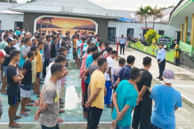 Plt. Karutan Ambon Ajak WBP Patuhi Aturan & Jaga Kebersihan