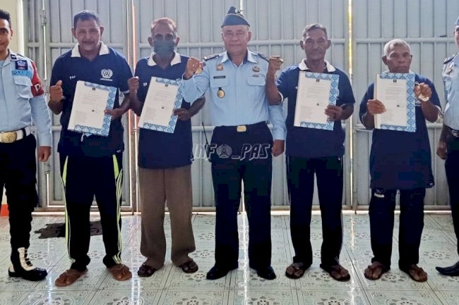 7 WBP Maluku Terima Remisi Lansia 
