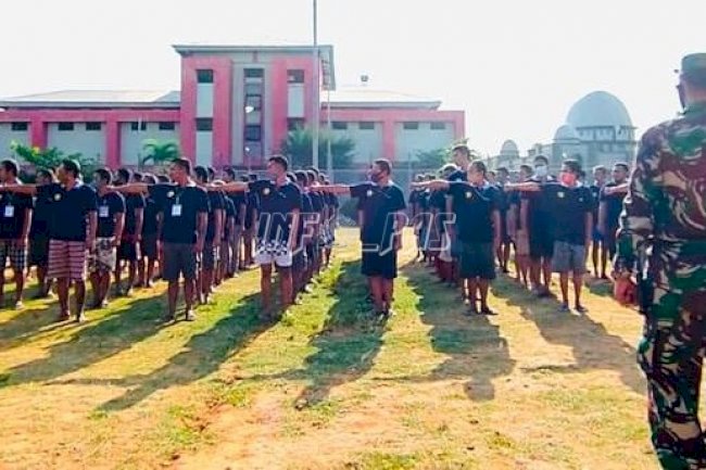 Baris-Berbaris Latih Kedisiplinan WBP LPN Pamekasan