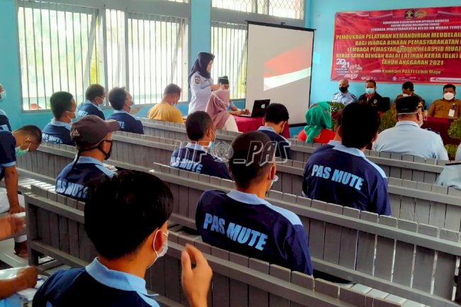 40 WBP Lapas Muara Teweh Ikuti Pelatihan Meubelair dan Laundry