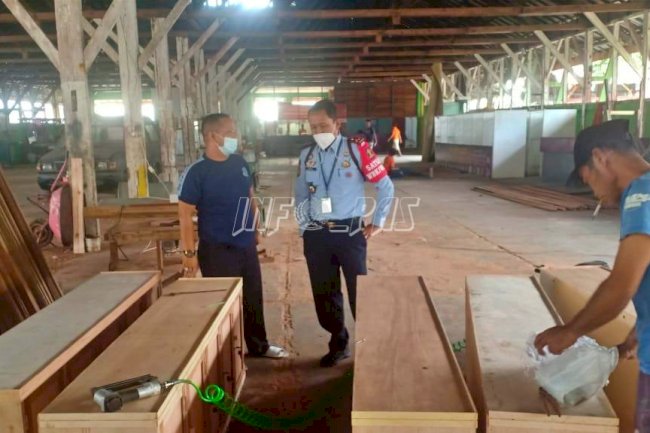 Kalapas Padang Lakukan Kontrol Bengkel Kegiatan Kerja