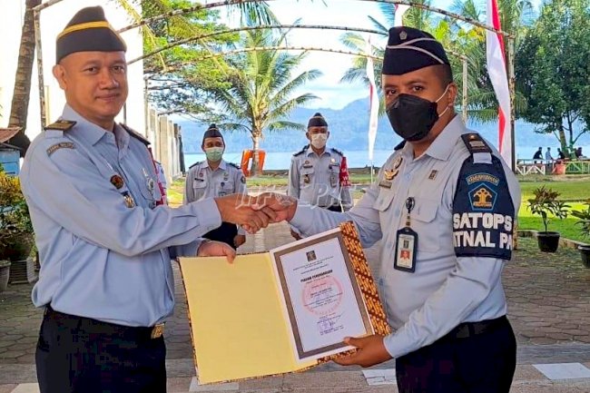 Pegawai Teladan Kanwil Maluku Dianugerahi Penghargaan