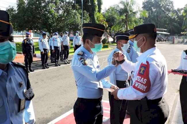 5 Petugas Lapas Ambon Disematkan Pangkat Baru
