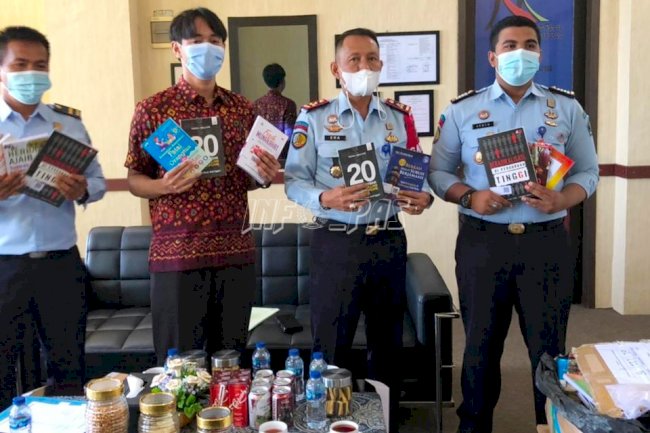 Buat WBP Gemar Membaca, Lapas Padang Terima Bantuan 500 Judul Buku