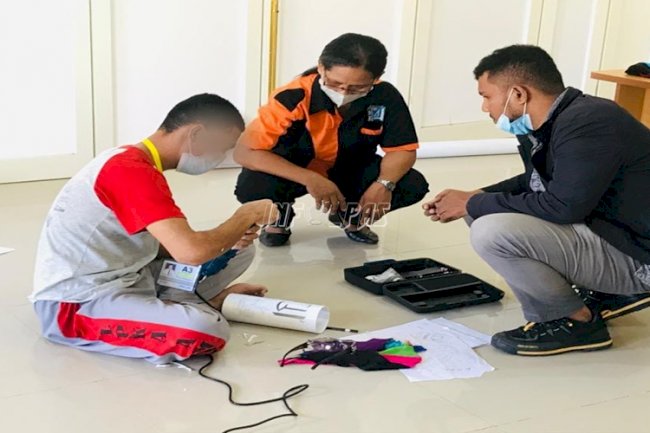 Anak LPKA Ambon Ubah Pipa Bekas Jadi Lampu Hias