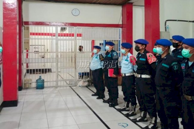 Kalapas Sampit Kontrol Pengamanan Lapas di Malam Hari