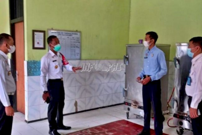 Kalapas Sampit Kontrol Dapur Lapas