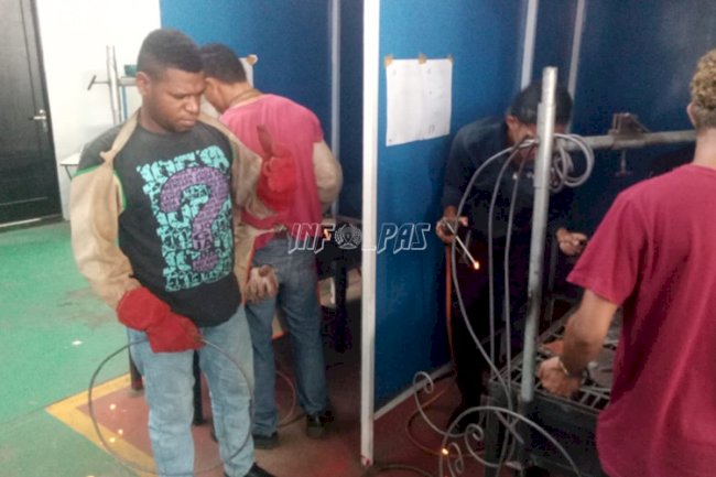 Gelar Bimbingan Kemandirian Klien, Bapas Ambon Gandeng BLK Maluku