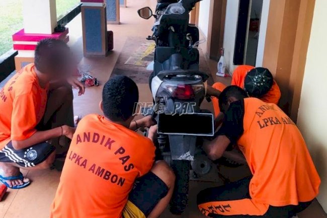 Anak LPKA Ambon Kembali Sukses Perbaiki 2 Sepeda Motor