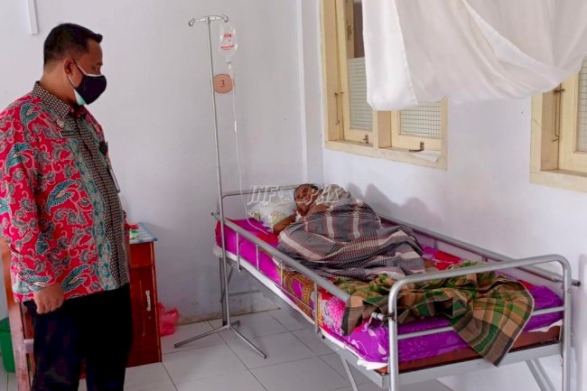 Kalapas Ambon Sambangi Satu WBP yang Dirawat di Rumah Sakit