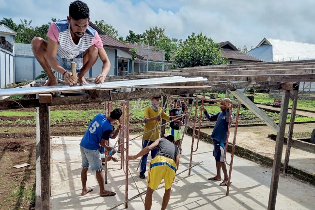 Sambut PKBM, WBP Lapas Saumlaki Bangun Bengkel Las