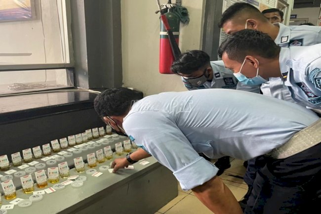 Petugas dan WBP Lapas Narkotika Jakarta Jalani Tes Urine