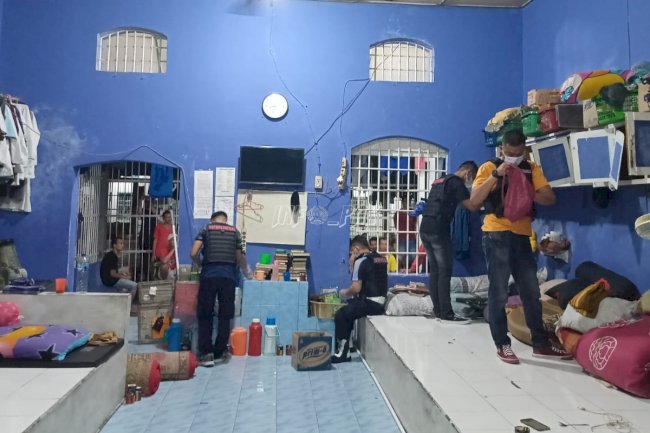 Tim Satops Patnal Lapas Padang Gerebek Kamar Hunian