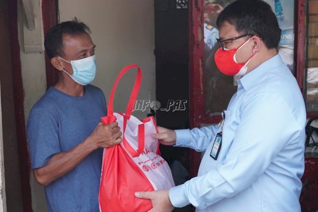 Salurkan Bantuan Menkumham, Dirjenpas Datangi Langsung Rumah Warga