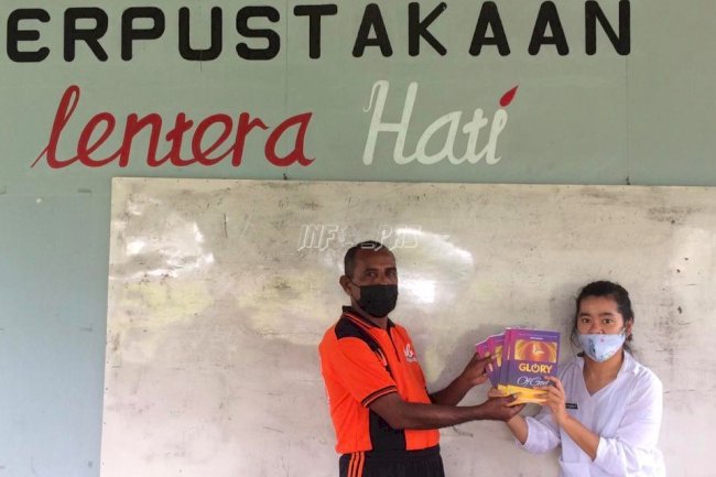 Tingkatkan Spiritual Quotient, WBP Lapas Piru Dibekali Buku Renungan Harian