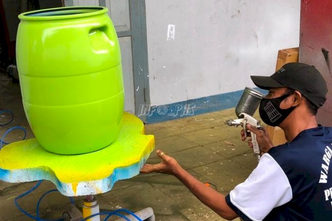 WBP Rutan Ambon Buat Tong Sampah Khusus