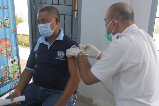 Tak Hanya Petugas, WBP Rutan Kolaka Juga Divaksin