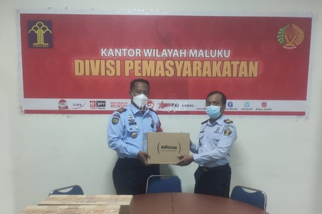 Divpas Maluku Salurkan 10 LCD Proyektor kepada UPT Pemasyarakatan