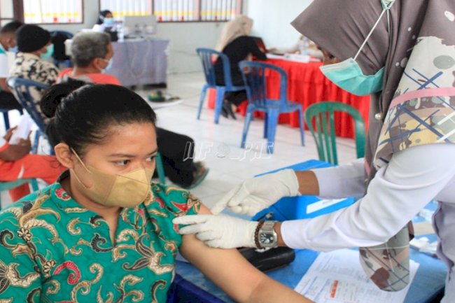 Petugas Rutan & Bapas Ambon Jalani Vaksinasi COVID-19 Dosis II