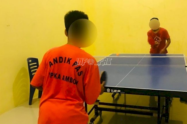 Petugas & Anak LPKA Ambon Beradu Kemampuan Tenis Meja