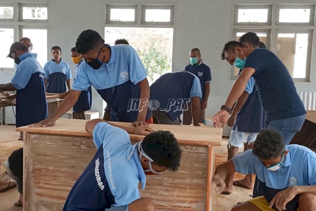 Puluhan WBP Lapas Saumlaki Unjuk Skill Membuat Mebel