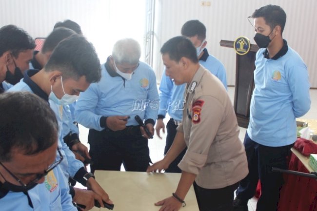 Tingkatkan Kompetensi, Petugas Lapas Yogyakarta Latihan Bongkar Pasang Senpi
