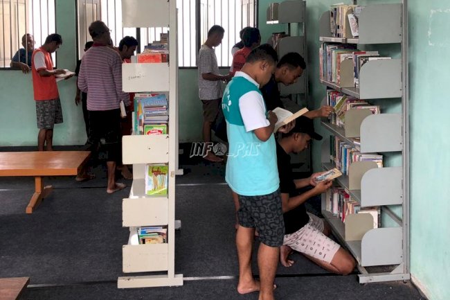 WBP Rutan Ambon Antusias Membaca di Perpustakaan