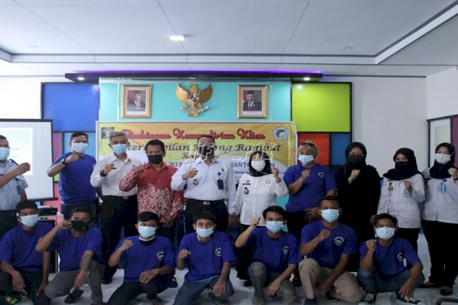 Bapas Cirebon Berikan Pelatihan Keterampilan Potong Rambut bagi Klien
