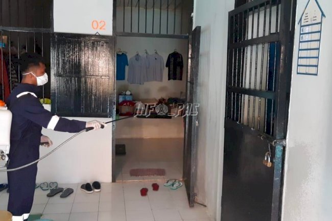 Rutin Lakukan Disinfeksi Lingkungan untuk Perangi COVID-19