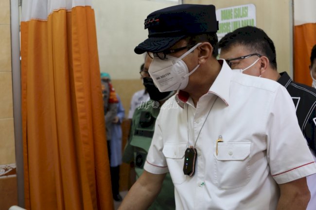 Kunjungi Korban Kebakaran Lapas Tangerang, Menkumham Serahkan Santunan Korban Meninggal Dunia