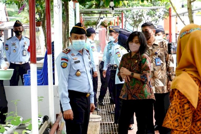 Staf Ahli Menteri Hukum dan HAM Sambangi Lapas Karang Intan