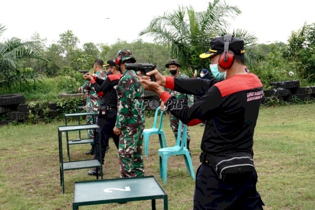 Petugas LPN Karang Intan Asah Kemampuan Gunakan Senpi